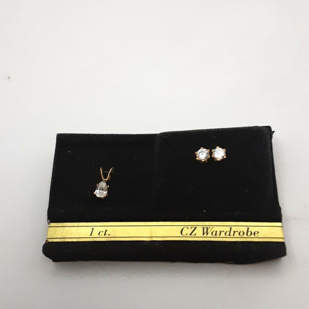 Cz Wardrobe 1 ct Stud Earrings and Pendant NWT